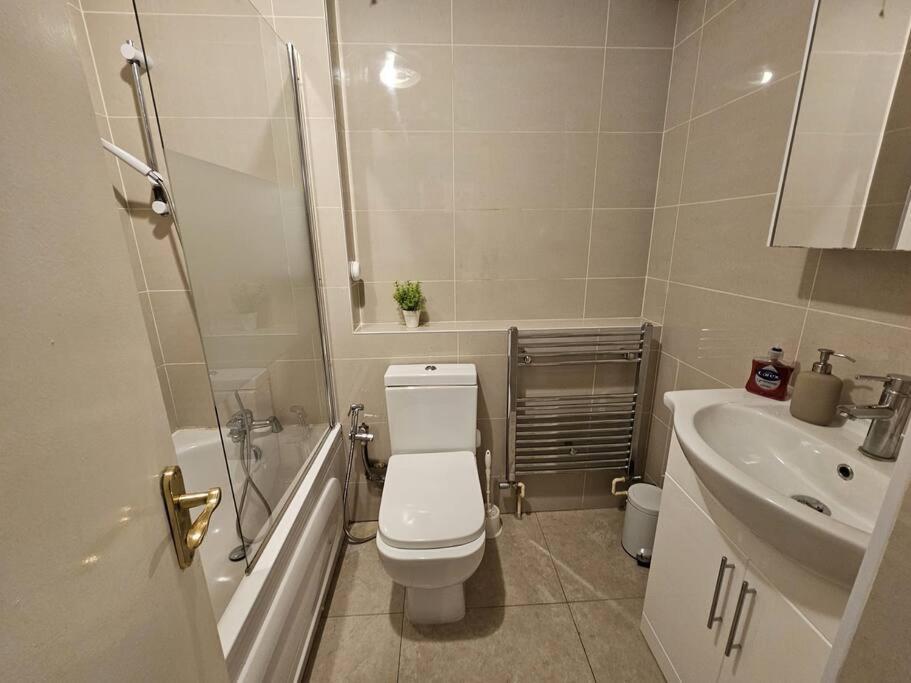 Lovely Flat Close To Shepherd'S Bush Lejlighed London Eksteriør billede